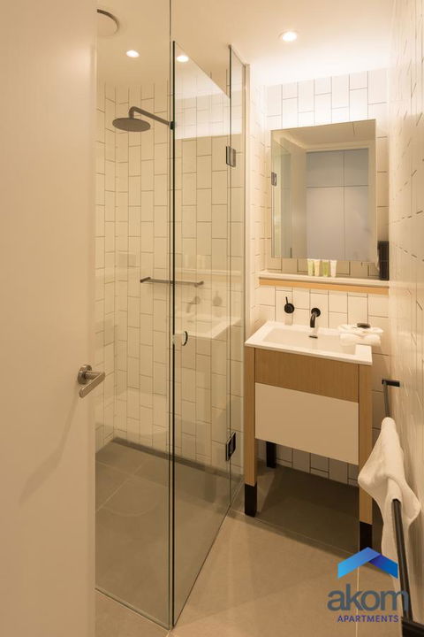 AKOM AT Docklands - Palm Beach Accommodation 17
