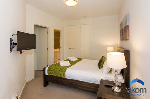 AKOM AT Docklands - Palm Beach Accommodation 1