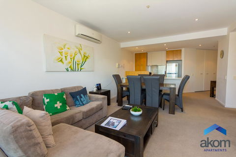 AKOM AT Docklands - Palm Beach Accommodation 7