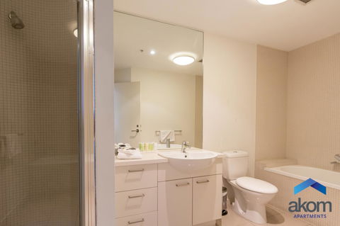 AKOM AT Docklands - Palm Beach Accommodation 4
