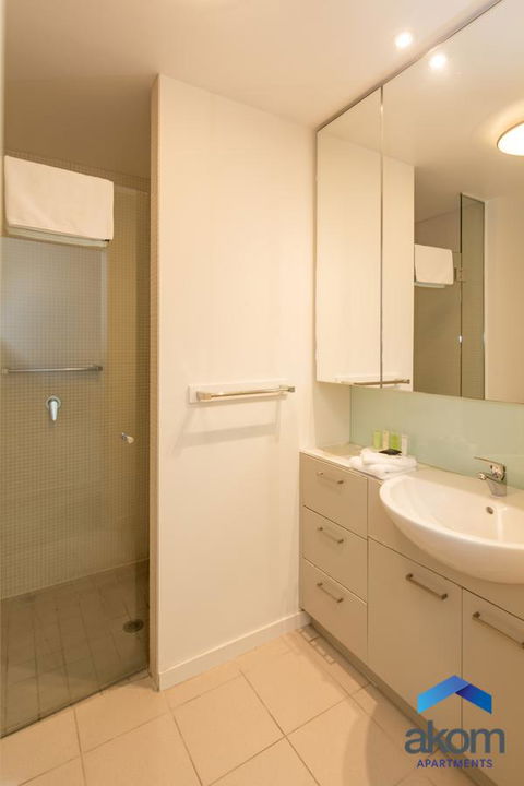 AKOM AT Docklands - Palm Beach Accommodation 9