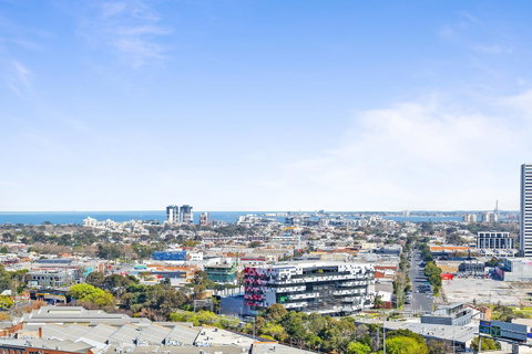 Complete Host Tiara Apartments - Palm Beach Accommodation 10