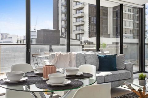 Complete Host Tiara Apartments - Palm Beach Accommodation 20