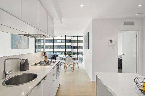 Complete Host Tiara Apartments - Palm Beach Accommodation 38