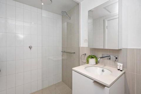 Complete Host Tiara Apartments - Palm Beach Accommodation 33