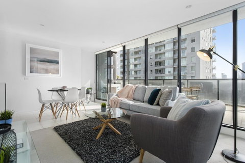 Complete Host Tiara Apartments - Palm Beach Accommodation 22