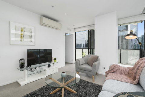 Complete Host Tiara Apartments - Palm Beach Accommodation 40
