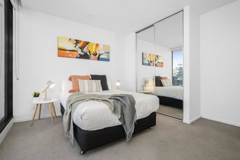 Complete Host Tiara Apartments - Palm Beach Accommodation 13