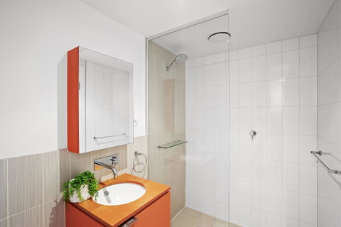 Complete Host Tiara Apartments - Palm Beach Accommodation 3