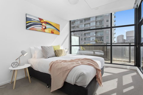 Complete Host Tiara Apartments - Palm Beach Accommodation 24