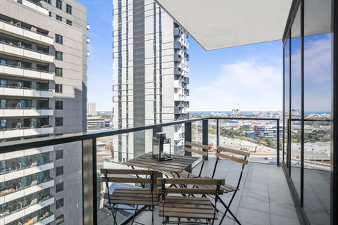 Complete Host Tiara Apartments - Palm Beach Accommodation 11