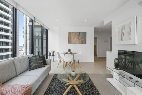 Complete Host Tiara Apartments - Palm Beach Accommodation 41