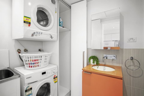 Complete Host Tiara Apartments - Palm Beach Accommodation 8