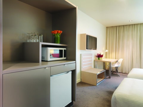 Travelodge Hotel Melbourne Docklands - Palm Beach Accommodation 5