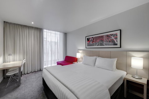Travelodge Hotel Melbourne Docklands - Palm Beach Accommodation 0