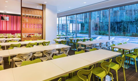 Travelodge Hotel Melbourne Docklands - Palm Beach Accommodation 16