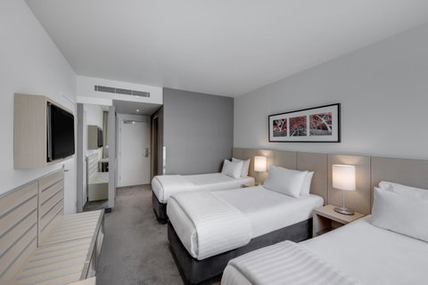 Travelodge Hotel Melbourne Docklands - Palm Beach Accommodation 3