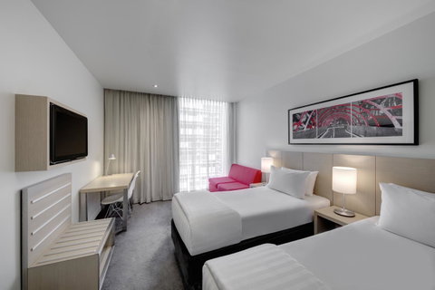 Travelodge Hotel Melbourne Docklands - Palm Beach Accommodation 2