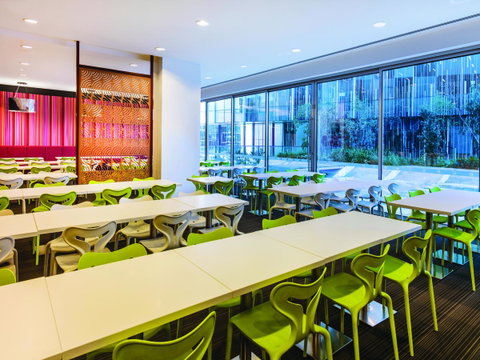 Travelodge Hotel Melbourne Docklands - Palm Beach Accommodation 21