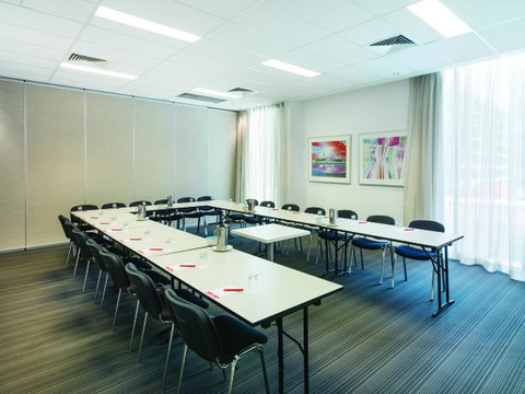 Travelodge Hotel Melbourne Docklands - Palm Beach Accommodation 11