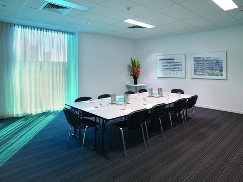 Travelodge Hotel Melbourne Docklands - Palm Beach Accommodation 22