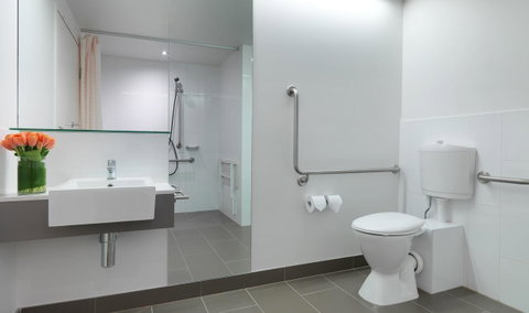 Travelodge Hotel Melbourne Docklands - Palm Beach Accommodation 19
