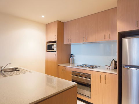 Oaks Melbourne On Lonsdale Suites - Palm Beach Accommodation 5