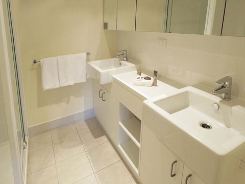 Oaks Melbourne On Lonsdale Suites - Palm Beach Accommodation 4