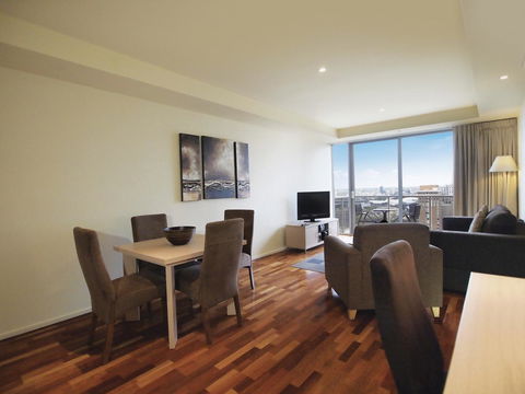 Oaks Melbourne On Lonsdale Suites - Palm Beach Accommodation 2