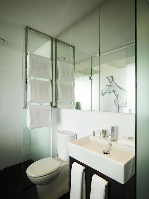 The Cullen Melbourne - Art Series - Palm Beach Accommodation 6