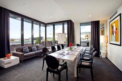 The Cullen Melbourne - Art Series - Palm Beach Accommodation 21