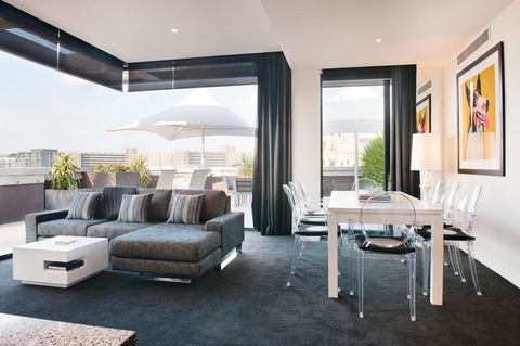 The Cullen Melbourne - Art Series - Palm Beach Accommodation 12