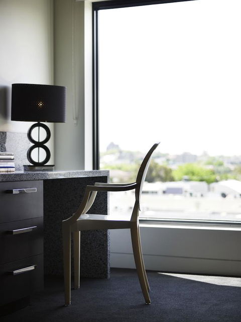 The Cullen Melbourne - Art Series - Palm Beach Accommodation 7