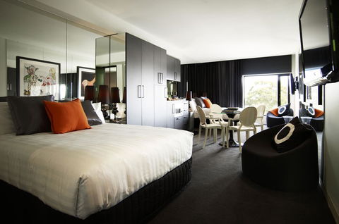 The Cullen Melbourne - Art Series - Palm Beach Accommodation 16
