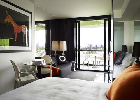 The Cullen Melbourne - Art Series - Palm Beach Accommodation 27