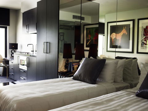 The Cullen Melbourne - Art Series - Palm Beach Accommodation 18