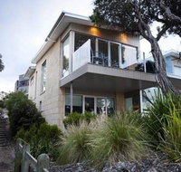 Battery Cove Beach Front Apartment - Palm Beach Accommodation