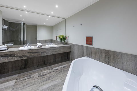 View Melbourne - Palm Beach Accommodation 9