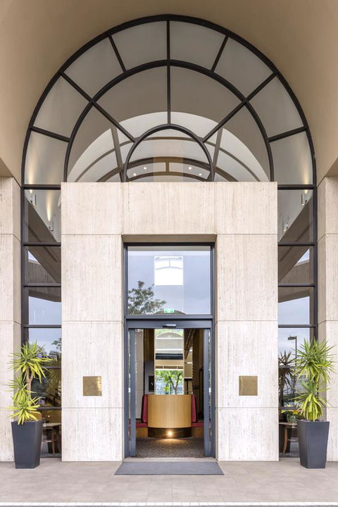 View Melbourne - Palm Beach Accommodation 1