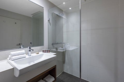 View Melbourne - Palm Beach Accommodation 24