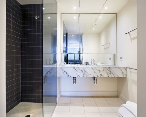 Mono Apartments On Freshwater Place - Palm Beach Accommodation 5