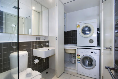 Mono Apartments On Freshwater Place - Palm Beach Accommodation 9
