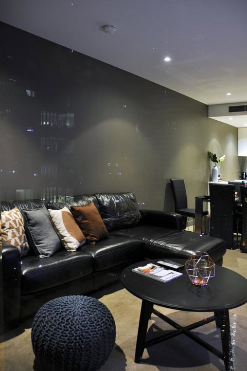 Mono Apartments On Freshwater Place - Palm Beach Accommodation 24