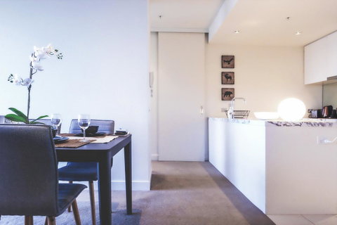 Mono Apartments On Freshwater Place - Palm Beach Accommodation 10