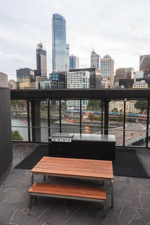 Mono Apartments On Freshwater Place - Palm Beach Accommodation 34