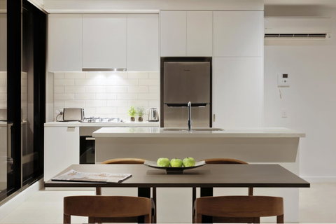 Experience Bella Hotel Apartments - Palm Beach Accommodation 11