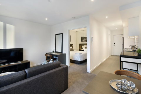 Experience Bella Hotel Apartments - Palm Beach Accommodation 32