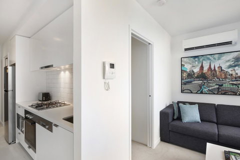 Experience Bella Hotel Apartments - Palm Beach Accommodation 39