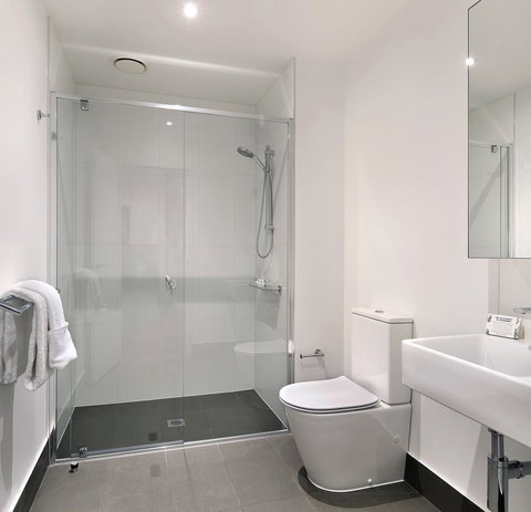 Experience Bella Hotel Apartments - Palm Beach Accommodation 36