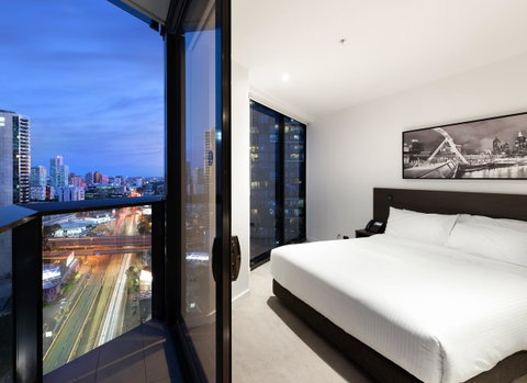 Experience Bella Hotel Apartments - Palm Beach Accommodation 4